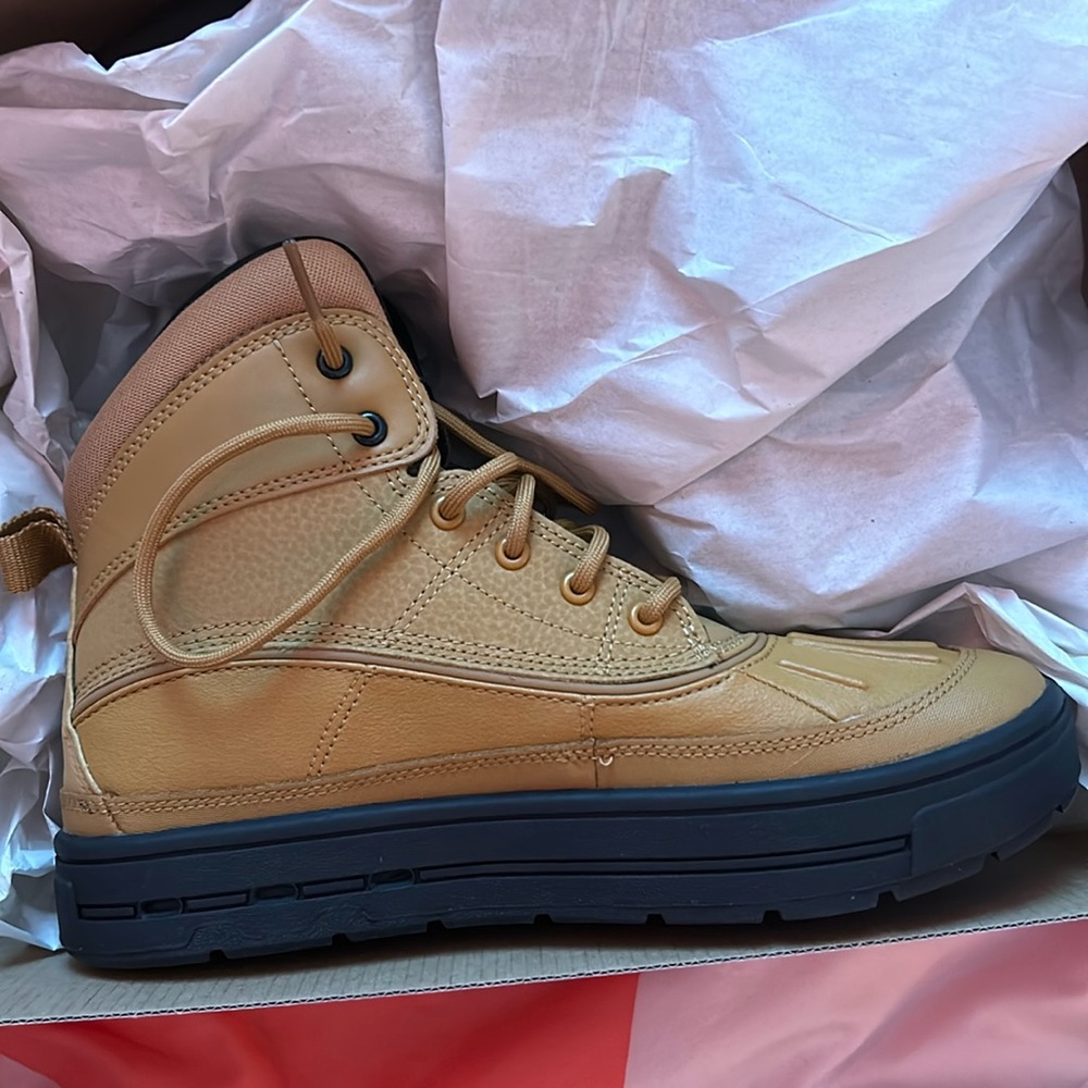 Nike woodside winter boots